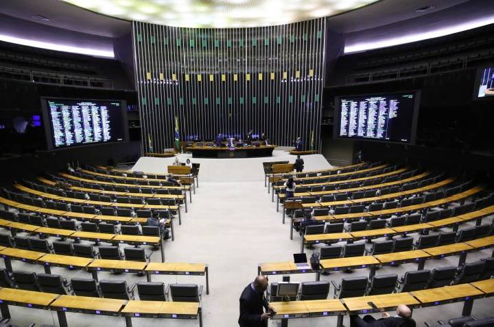 Câmara aprova novos critérios para Justiça decretar prisão preventiva