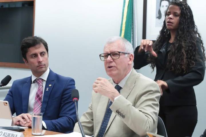 Especialistas dizem esperar cumprimento das leis que garantem tratamento integral a neurodivergentes