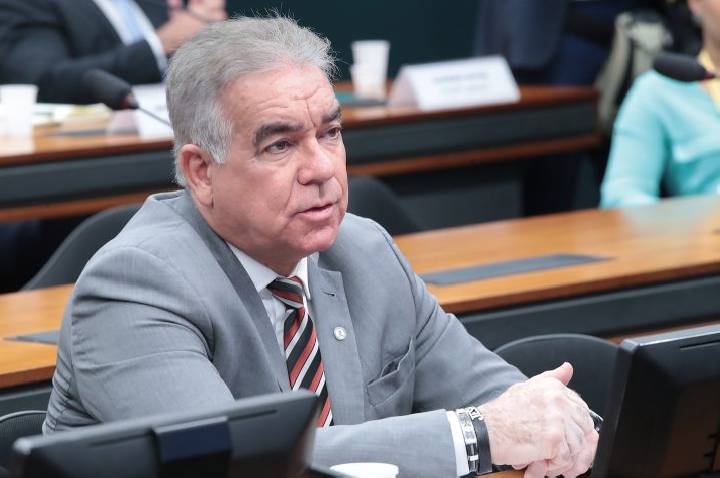 Projeto cria medidas contra tarifas abusivas no comércio exterior