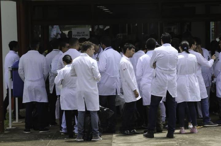 Revalida 2025/2: prazo para envio de diploma médico começa hoje